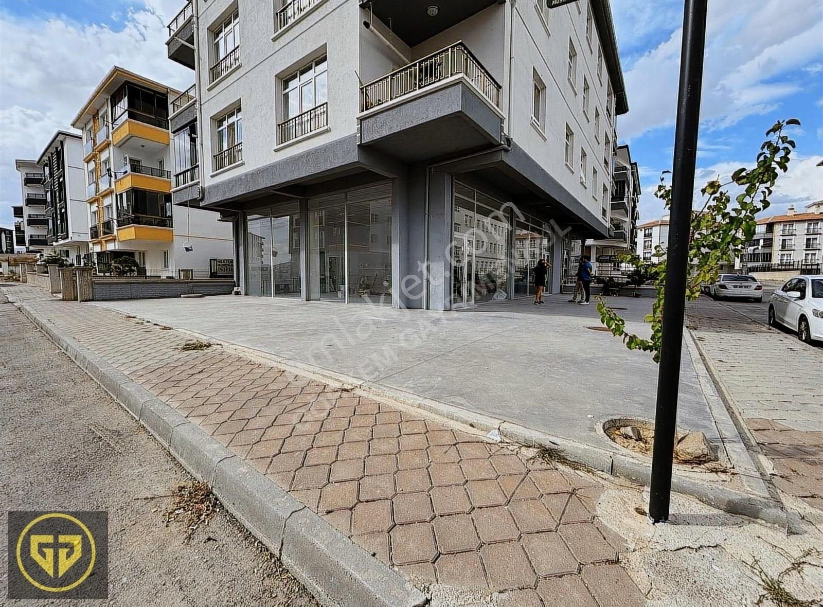 Sincan Mustafa Kemal Kiralık Dükkan & Mağaza Yenikent De 2 Okul Arasında Cadde De 120 M2 Kiralık Dükkan