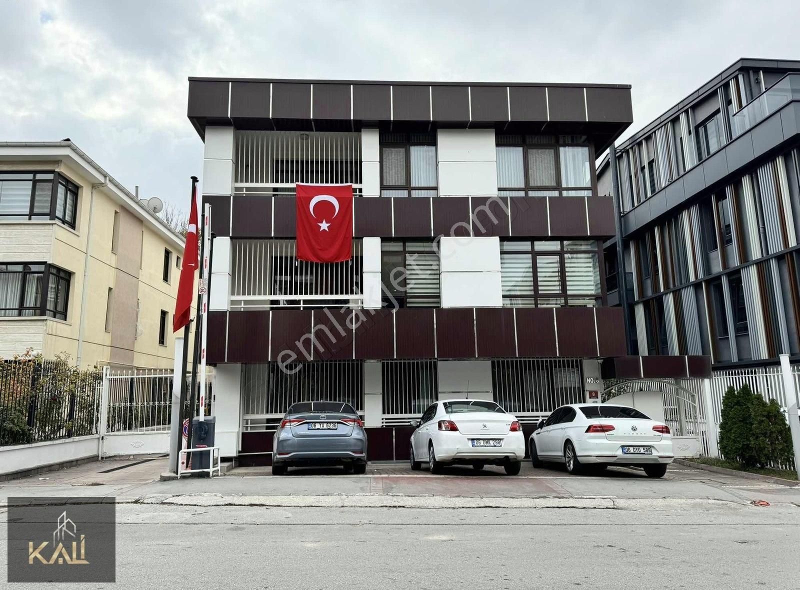 Çankaya 100. Yıl Satılık Bina G.o.p 100. Yılda Satılık 3 Katlı 586m2 İşyeri Binası Kali A.ş