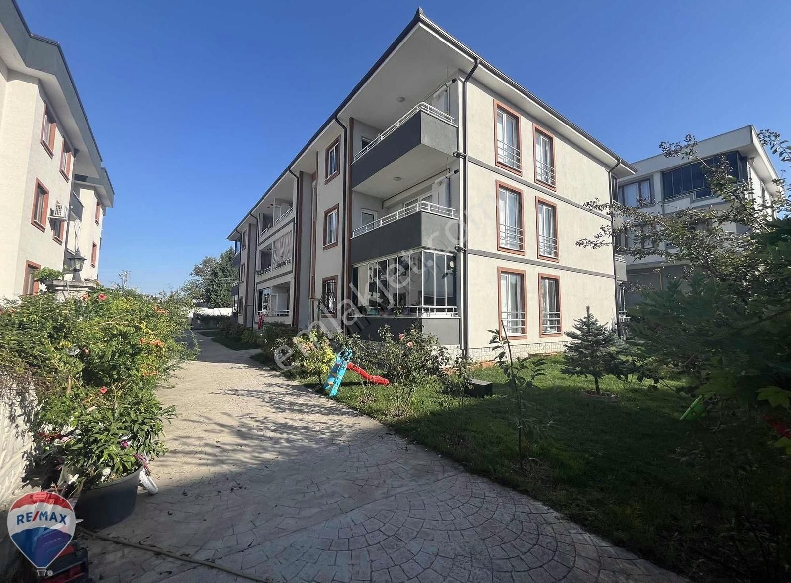 Arifiye Arifbey Satılık Daire Arifbey Mah. Sapanca Kavşağında 2+1 85 M2 Arakat Daire