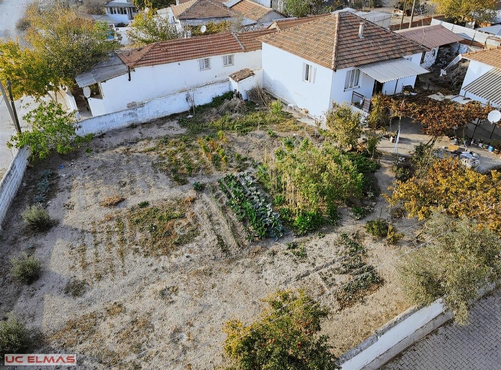 Menderes Görece Cumhuriyet Satılık Müstakil Ev Üç Elmastan İnanılmaz Fiyata Köy İçinde 80 M²evi Olan 420 M²arsa