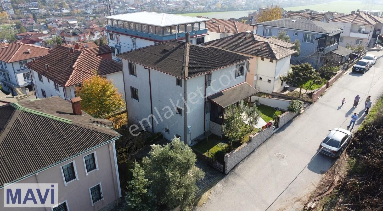 Serdivan Otuziki Evler Satılık Villa Remax Mavi'den 32 Evlerde 321 M2 Arsada 6+2 Müstakil Villa