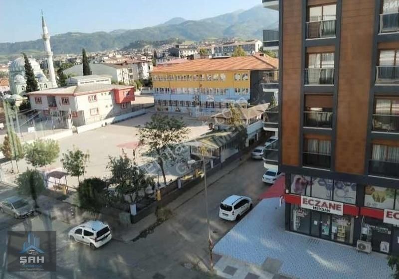 Alaşehir İstasyon Satılık Daire İstasyon Mahallesinin Kalbi Cumhuriyet Okulu Karşısı 4+1 200m2