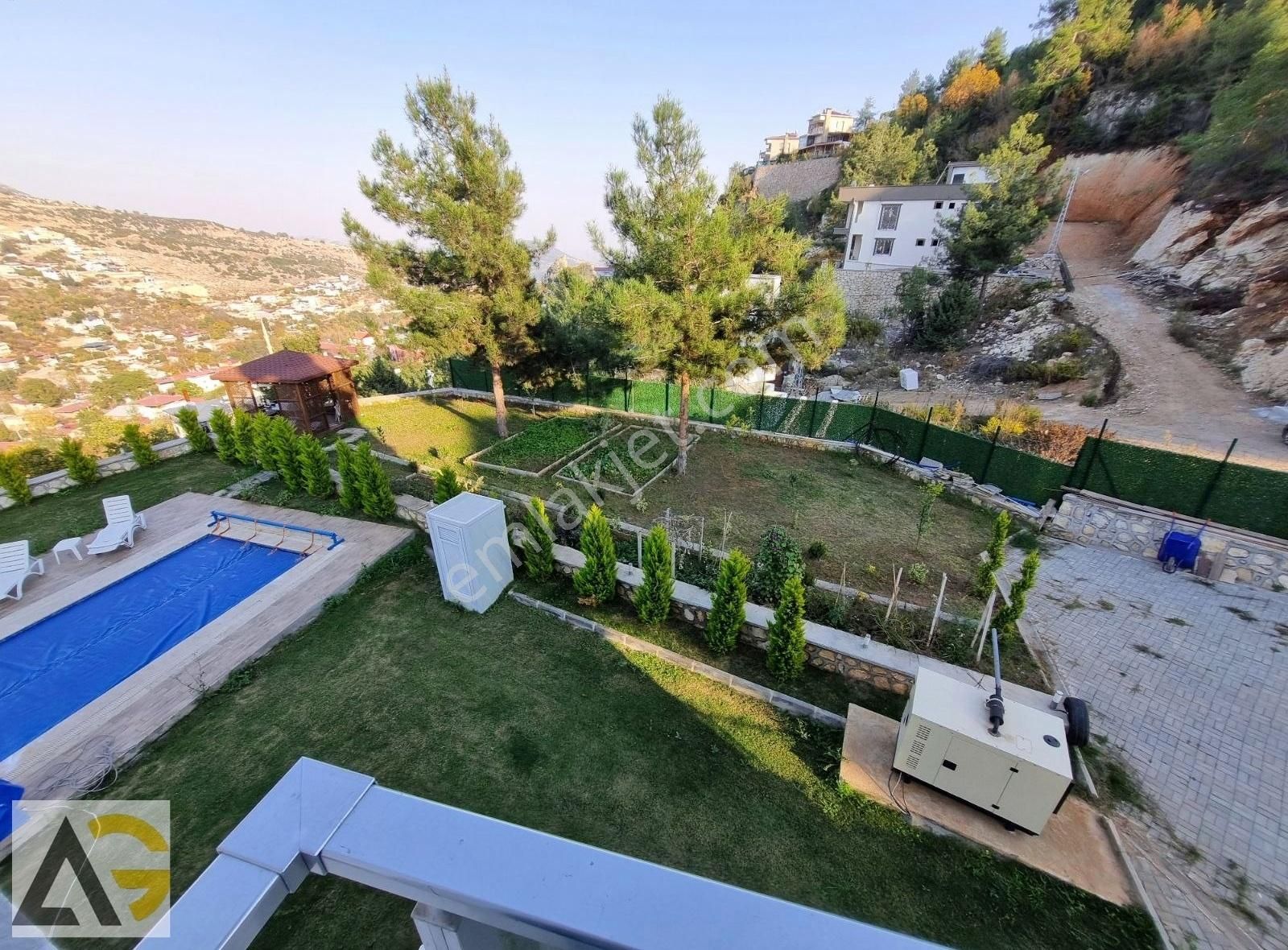 Auradan Soğucakta Eşyalı Satılık 5+1 Villa (havuz, Tenis Kortu) - Görsel 22