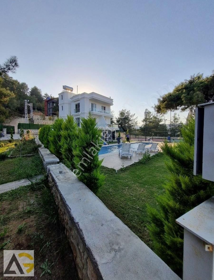 Auradan Soğucakta Eşyalı Satılık 5+1 Villa (havuz, Tenis Kortu) - Görsel 12