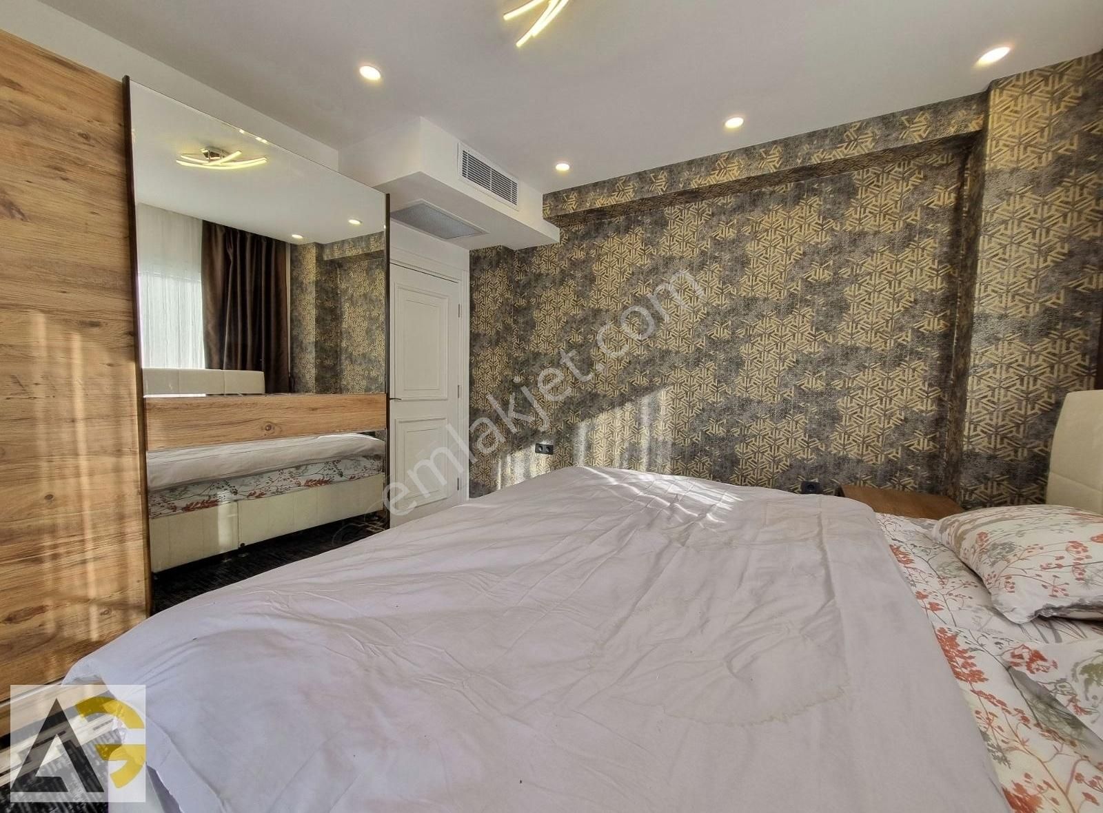 Auradan Soğucakta Eşyalı Satılık 5+1 Villa (havuz, Tenis Kortu) - Görsel 32