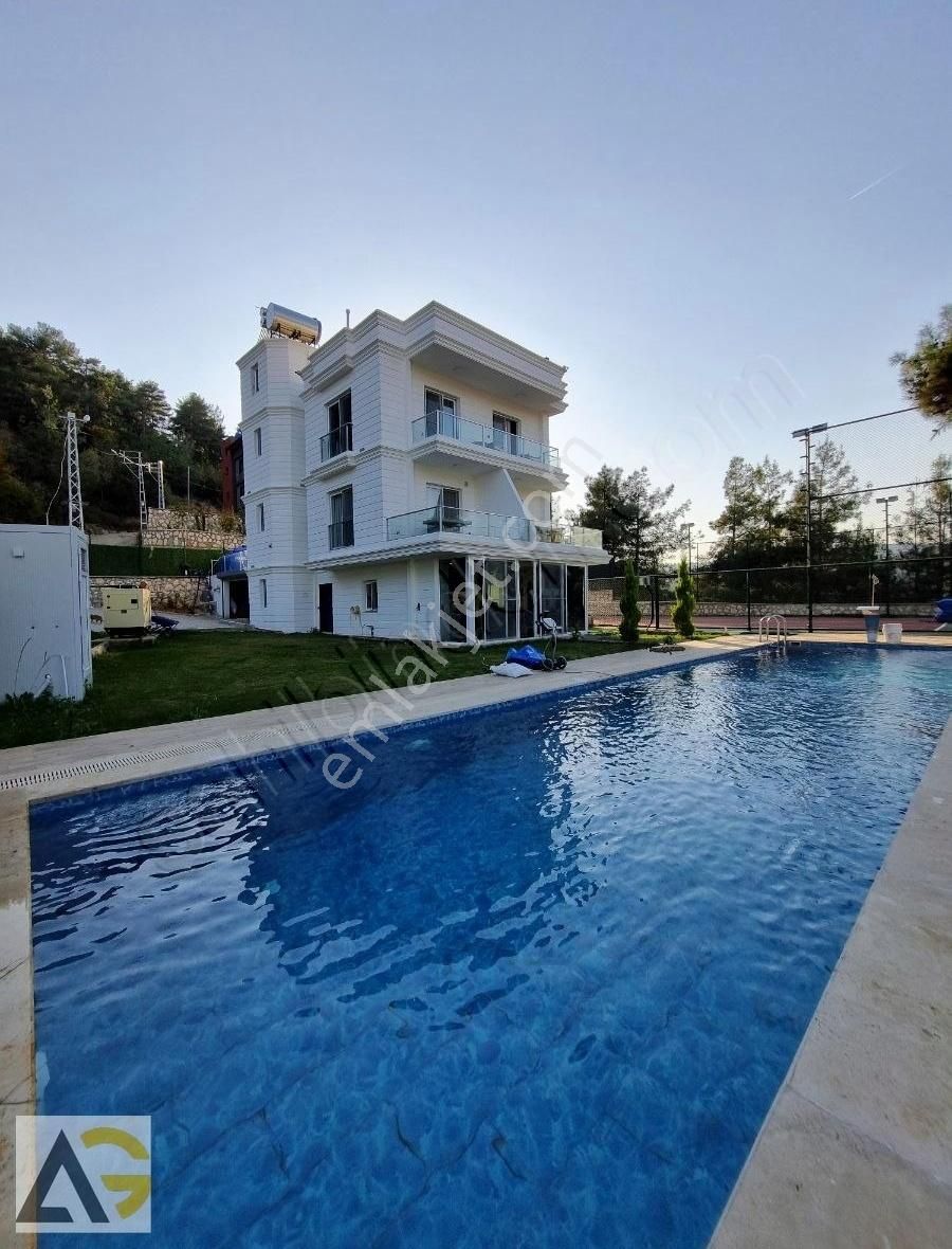 Auradan Soğucakta Eşyalı Satılık 5+1 Villa (havuz, Tenis Kortu) - Görsel 20