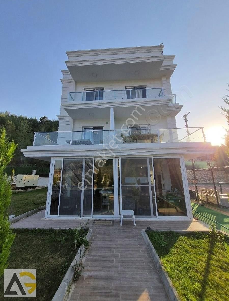 Auradan Soğucakta Eşyalı Satılık 5+1 Villa (havuz, Tenis Kortu) - Görsel 9