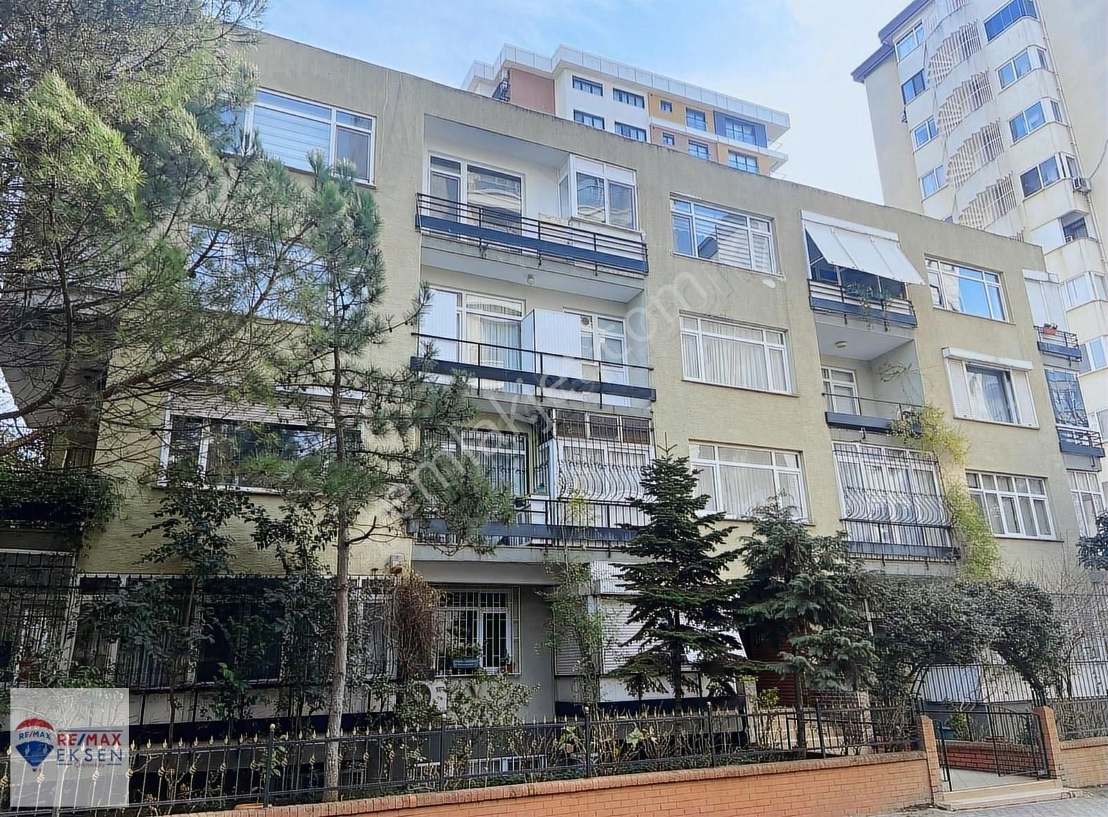 Kadıköy Göztepe Marmaraya Yakın Kiralık Daire Göztepe'de Cadde'ye, Trene Yürüme Mesafesinde 3+1 Kiralık Daire