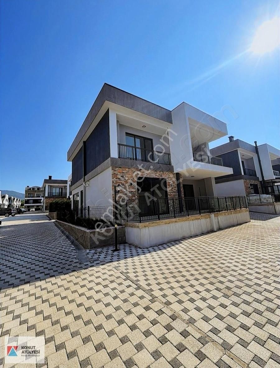 Başiskele Körfez Satılık Villa Konut Atölyesi / Villa Liva Da Oturuma Hazır Müstakil 4+1 Villa