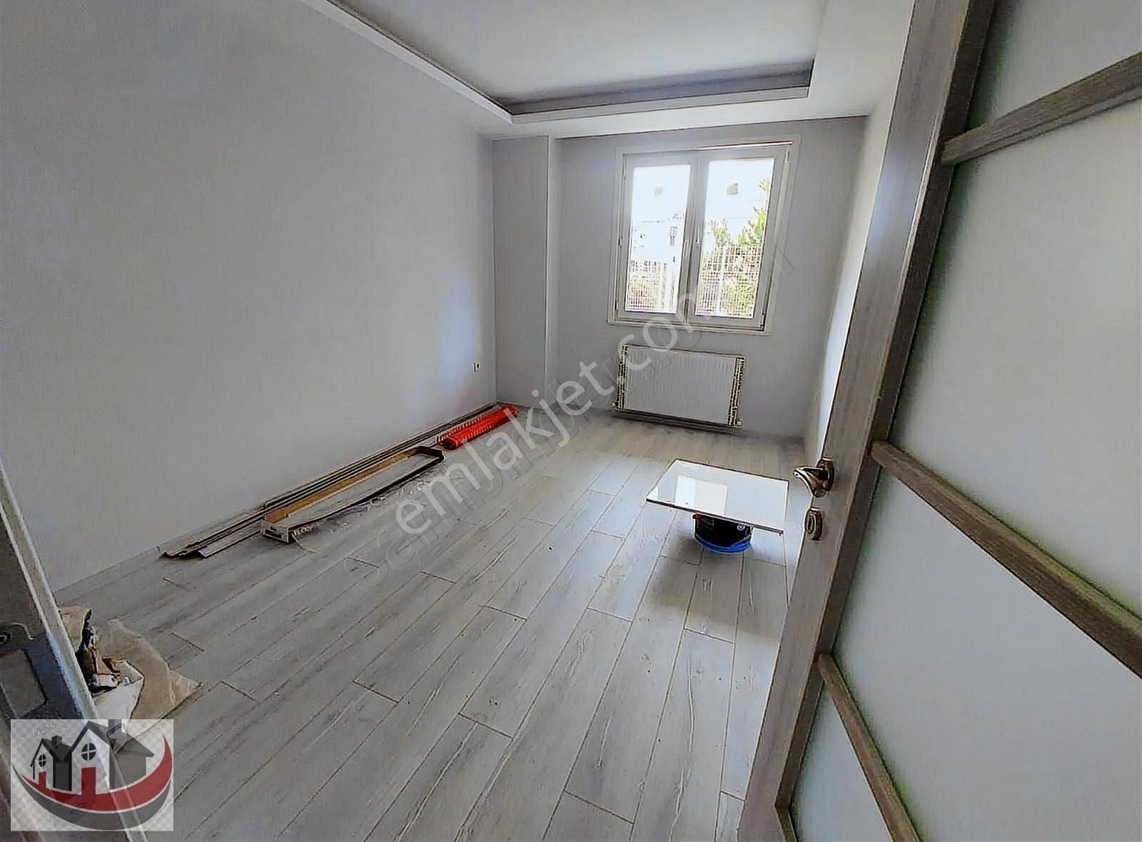 Maltepe Zümrütevler Satılık Daire Güneyden Subayevlerinde Oto Parklı 2+1.70m2 Y.giriş Daire