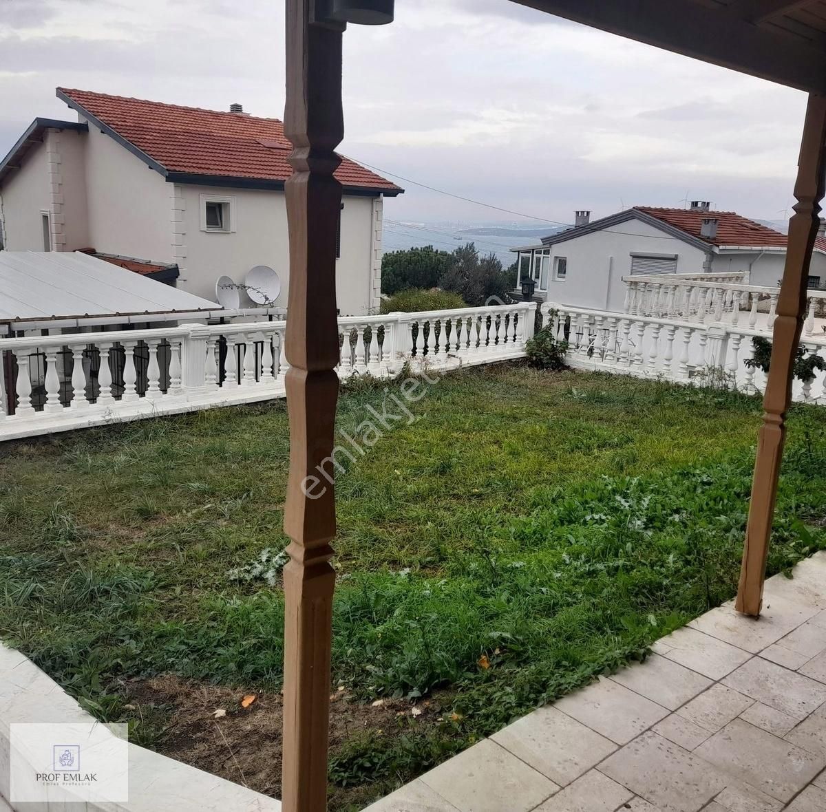 Foça Cumhuriyet Kiralık Villa Denize Yakın Donat Kent Te Müstakil Bahçeli Villa