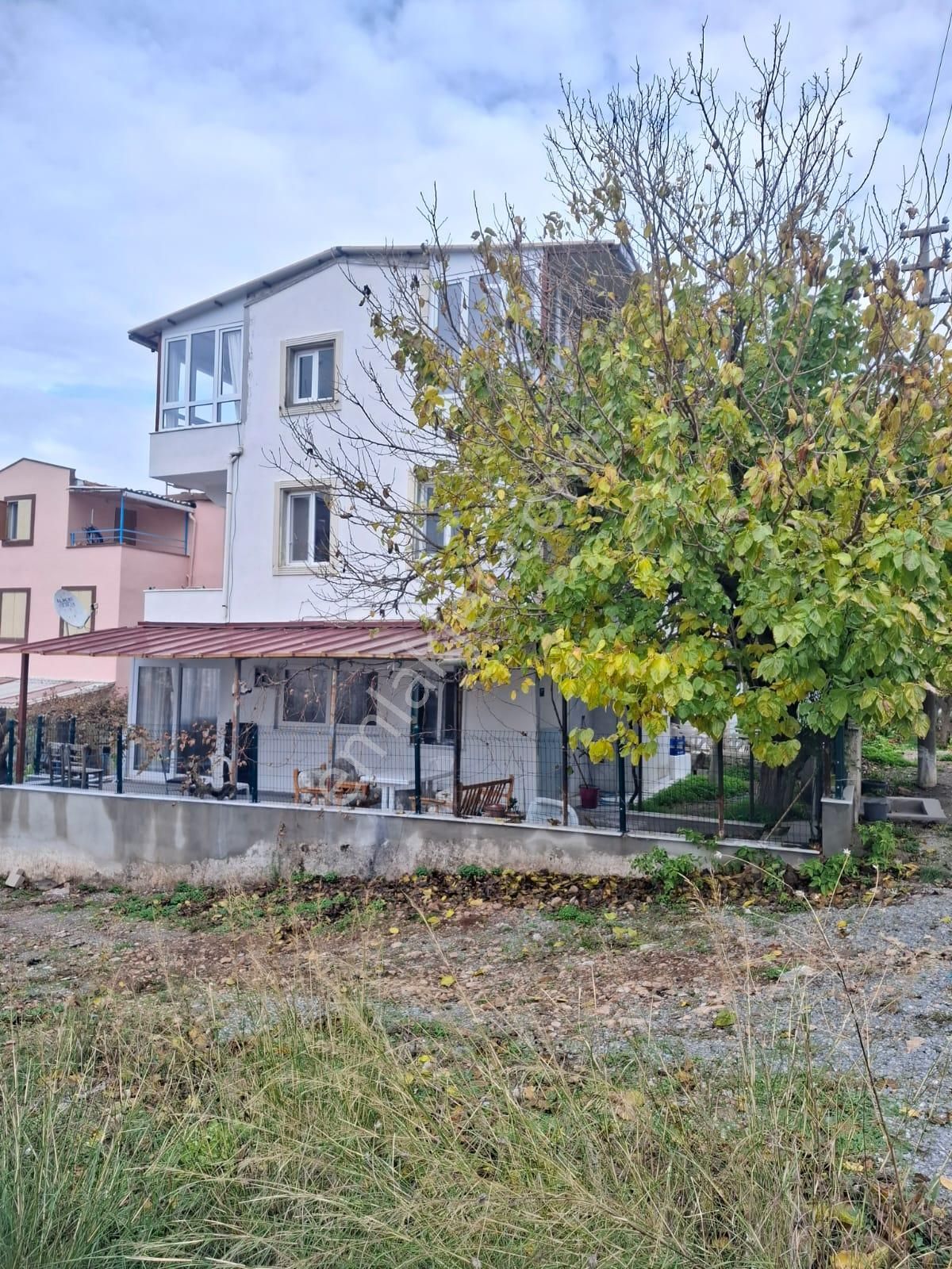 Kuşadası Güzelçamlı Satılık Yazlık Güzelçamlı'da Dağ Ve Deniz Manzaralı Triplex Villa