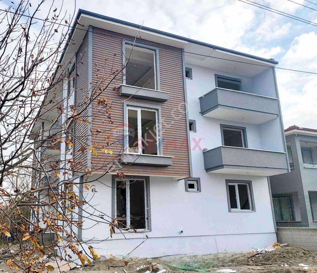 Geyve Tepecikler Satılık Daire Remax Hikmet Başer'den Geyve Tepecikler Mh 2+1 Sıfır Satılık Daire