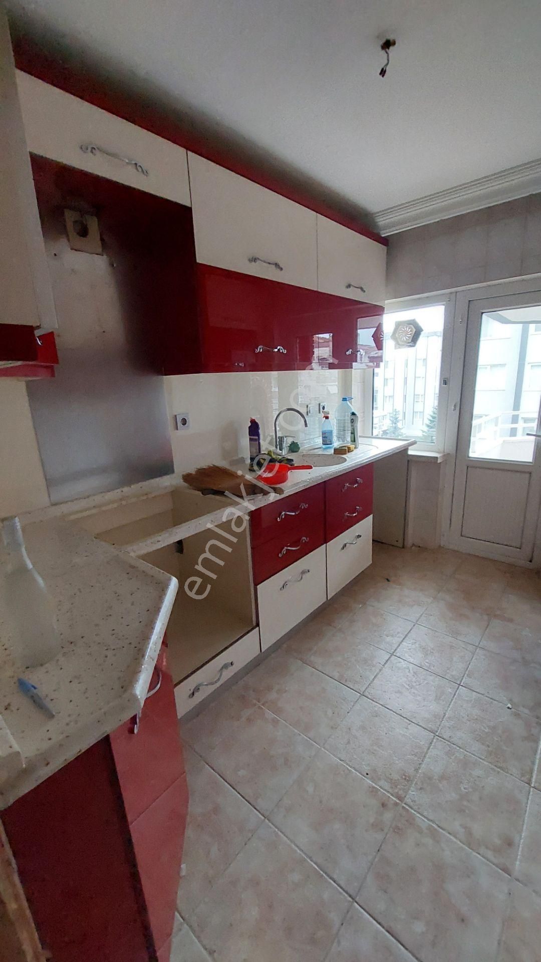 Mudanya Güzelyalı Yalı Satılık Daire Suzan Emlaktan Güzelyalı Merkezde 3+1 Site İçi Arakat Asansörlu Daire