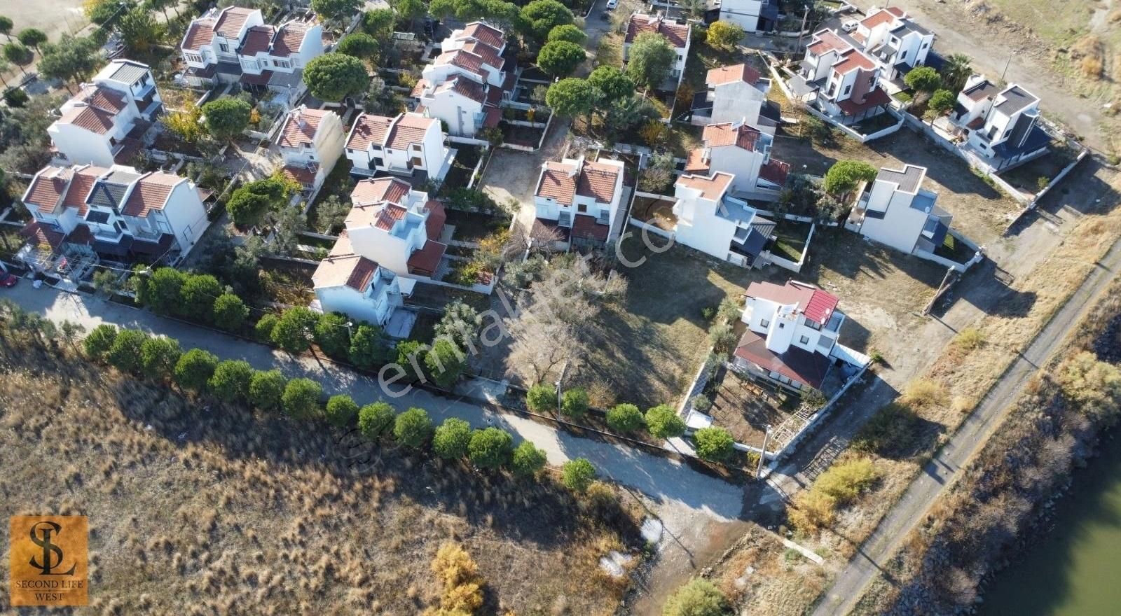 Ayvalık Altınova Satılık Villa İmarlı Ayvalık Altınova'da Satılık 223m2 3kat Villa İmarlı Arsa