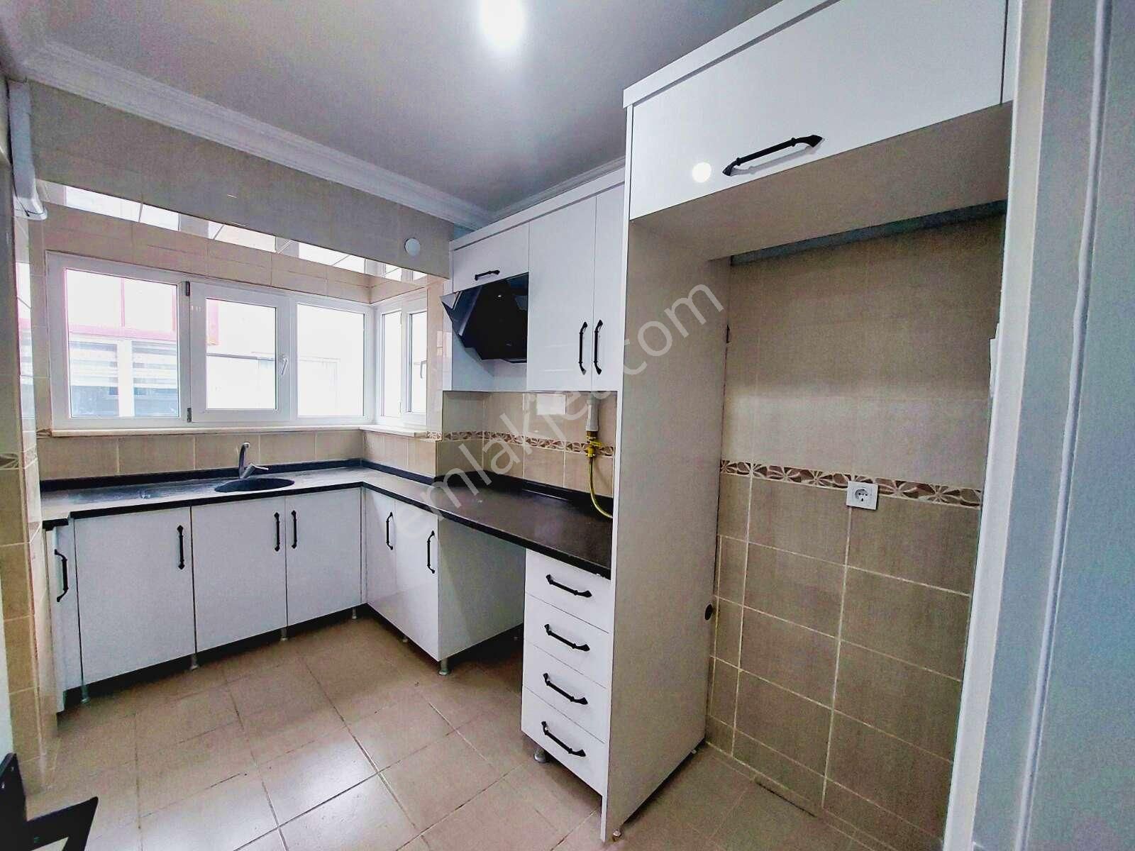 Edremit Akçay Satılık Daire 🏡🏡aktif'ten Akçay Merkezde Satılık Denize 100mt Ön Cephe Kombili 2+1daire