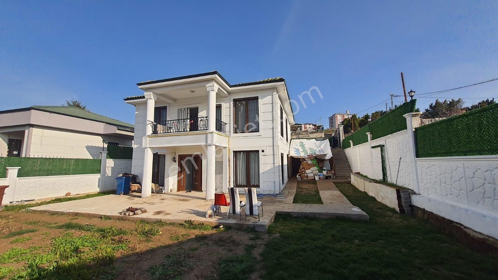 Büyükçekmece Hürriyet Satılık Villa Remax Gelşim'den Doğanın İçinde,modern 4+1 Villa Sizi Bekliyor!