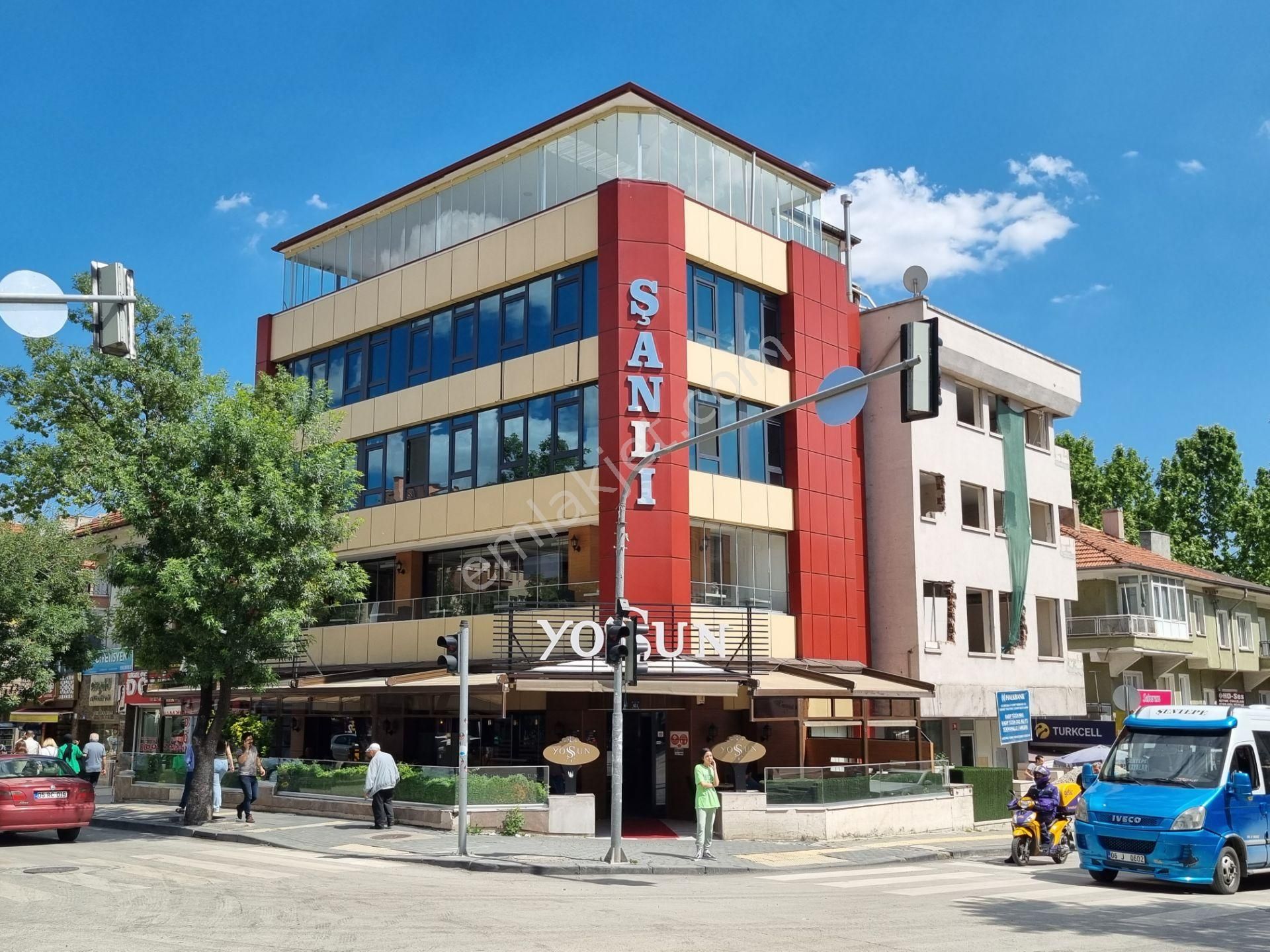 Yenimahalle Ragıp Tüzün Kiralık Ofis İşyerine Uygun Ragıp Tüzün Caddesi Köşebaşı 3+1 2.kat Köşe Başı Tamamen Yeni Sıfır Lüks Yapılı