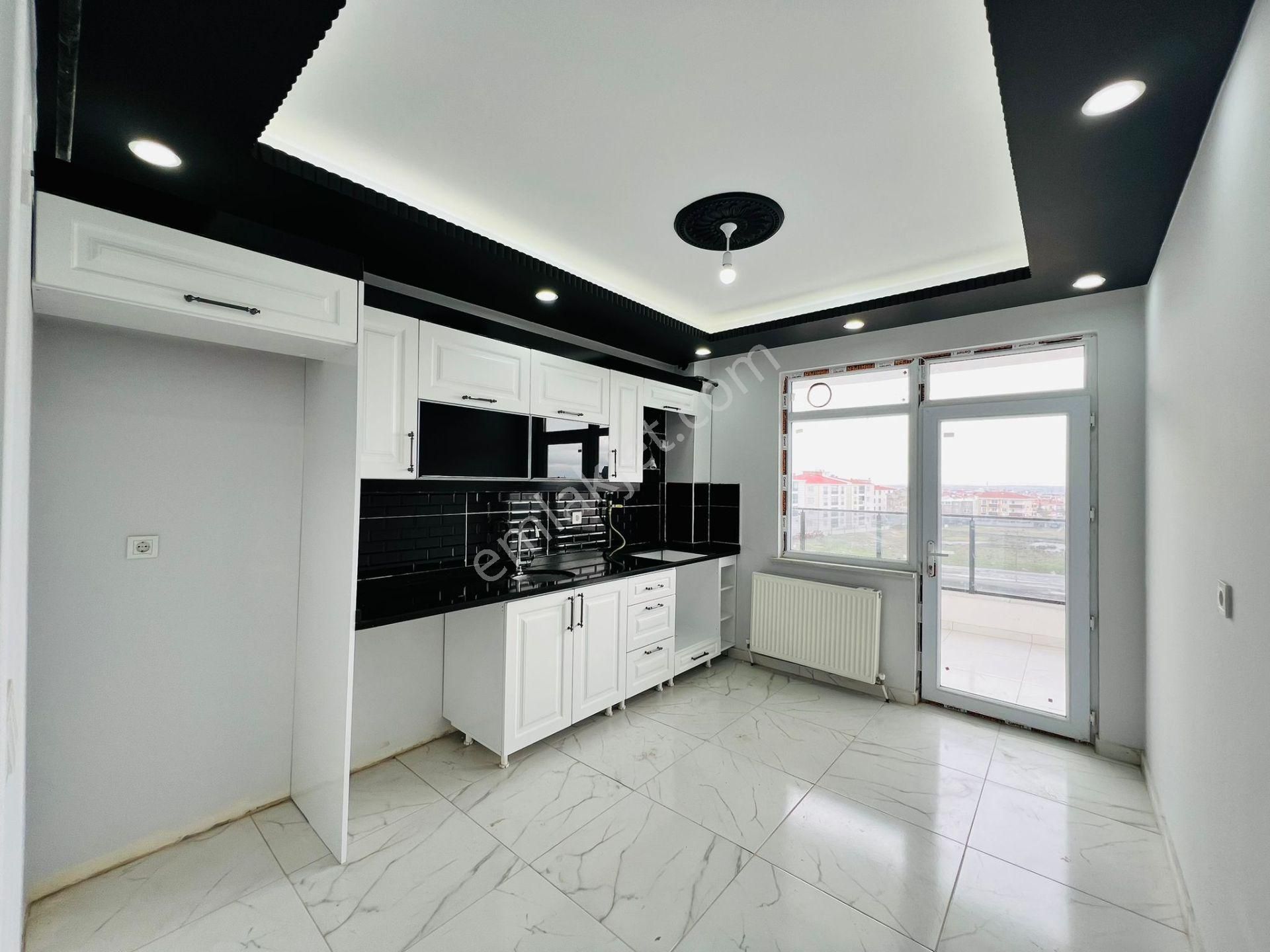 Çorlu Çobançeşme Satılık Daire Çobançeşme Mah.cumhuriyet Parkı Yanı 2+1 110m2 Ebeveyn Banyolu Sıfır Daire