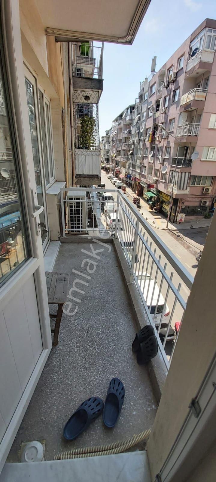 Konak Kılıç Reis Satılık Daire Burax Emlaktan Ucyol Beton Yolda Cadde Uzeri 4 Katli Binanin 2 Kati Ara Kat Satılık 3+1 Daire