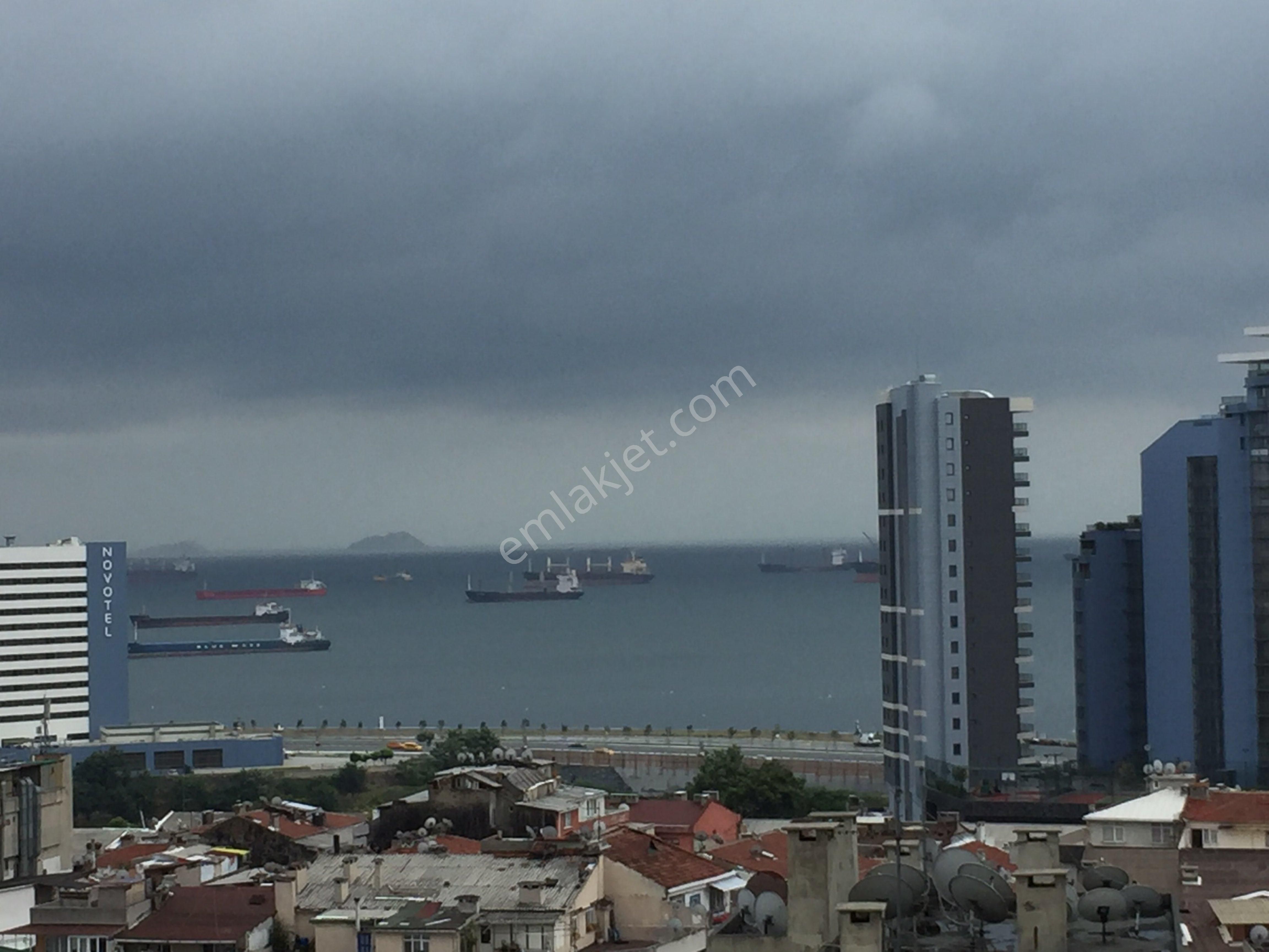 Zeytinburnu Sümer Satılık Daire Özgöller Sitesinde Deniz Manzaralı Temiz Bakımlı Daire