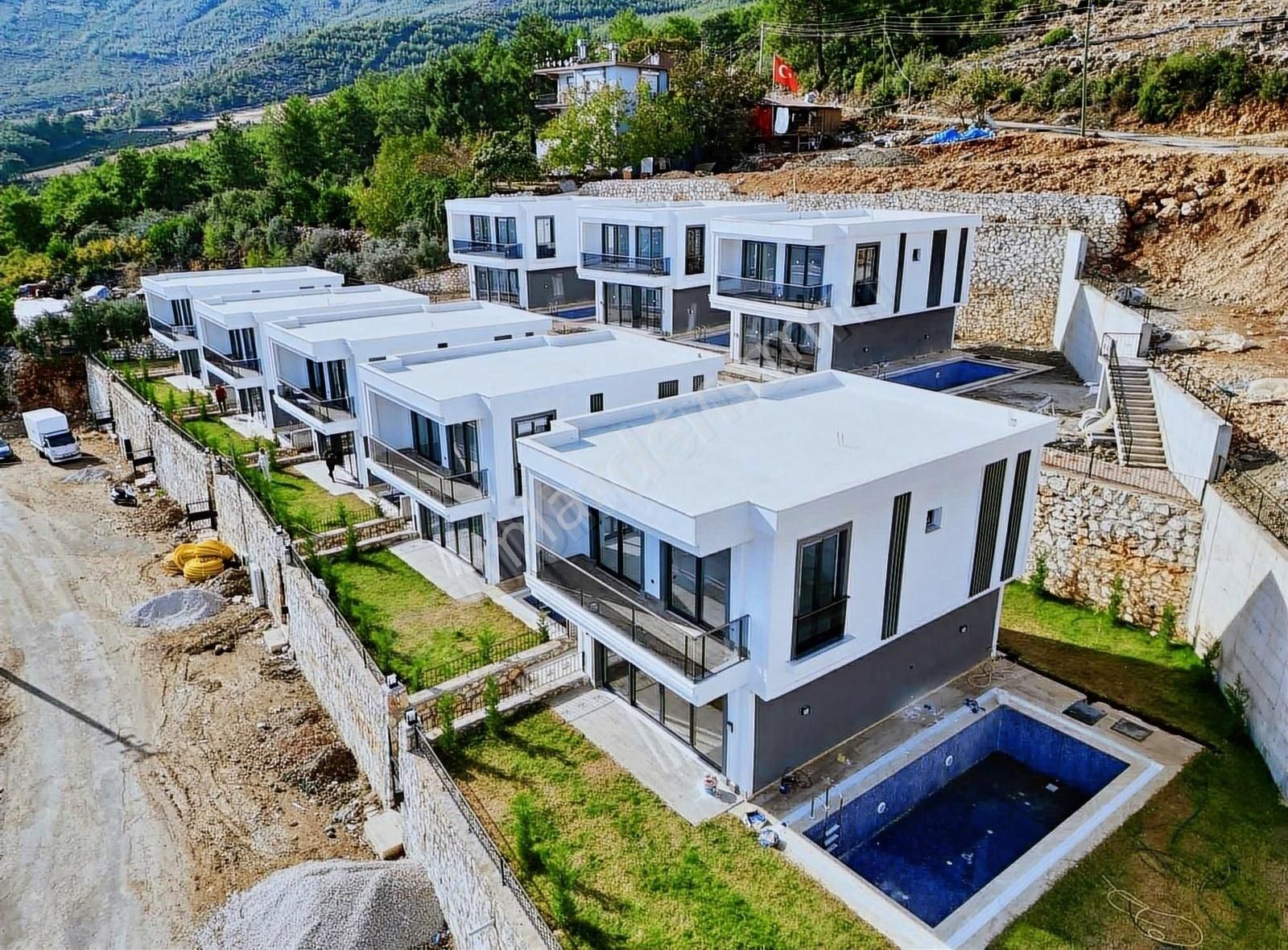 Finike Asarönü Satılık Villa Finike Deniz Manzaralı Satılık Havuzlu Müstakil Eşyalı Villa