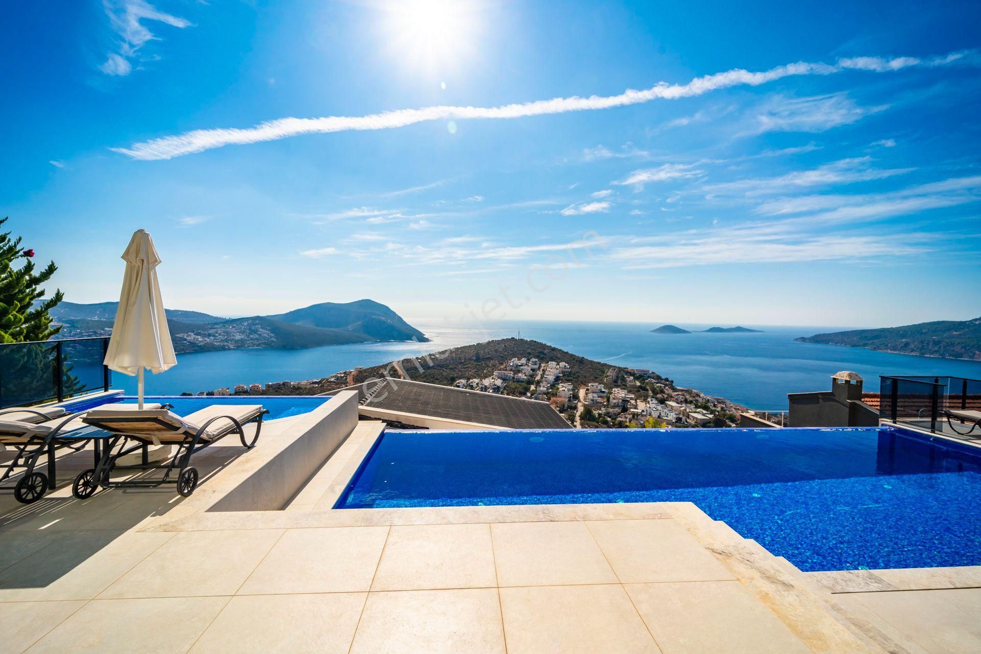 Kaş Kalkan Satılık Villa Kalkan'da Muhteşem Deniz Manzaralı Modern Villa