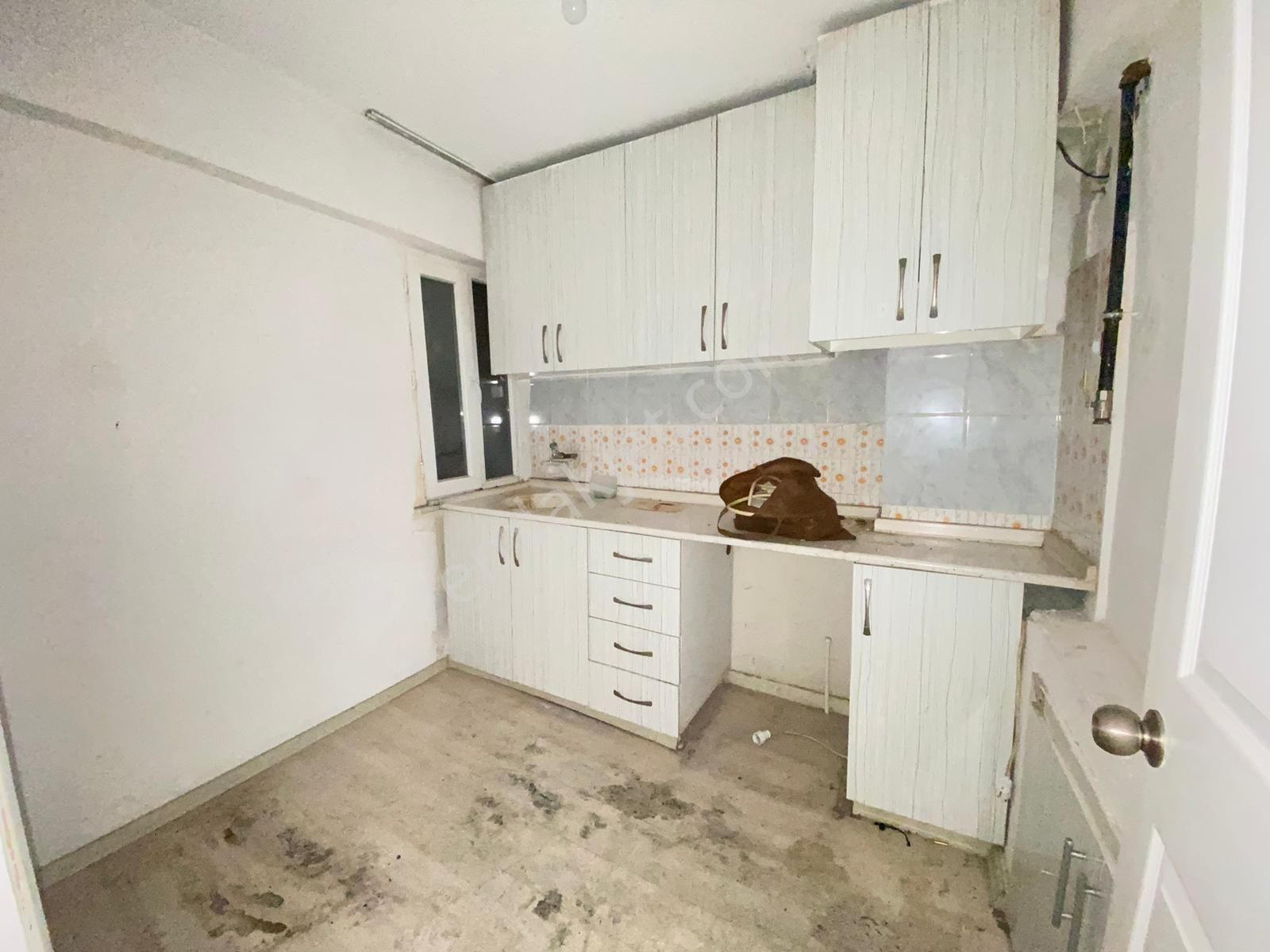 Şehzadeler Alaybey Satılık Daire Alaybey Mahallesi (satılık) 2+1 90 M2 6 Katlının 6 Katı