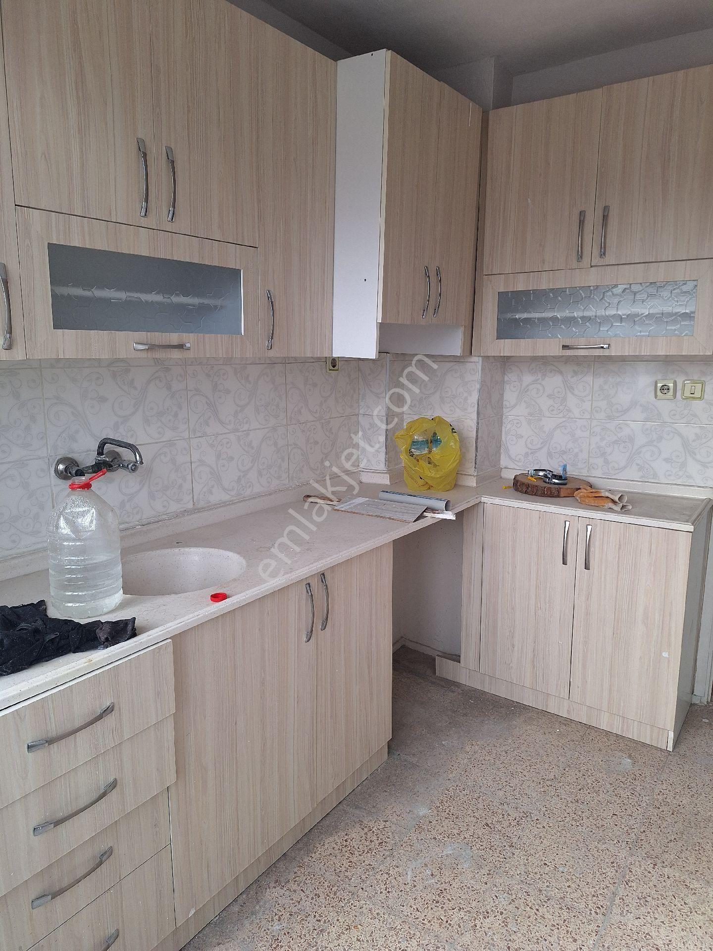 Menemen Çarşı Merkezde 2+1 Satılık Daire