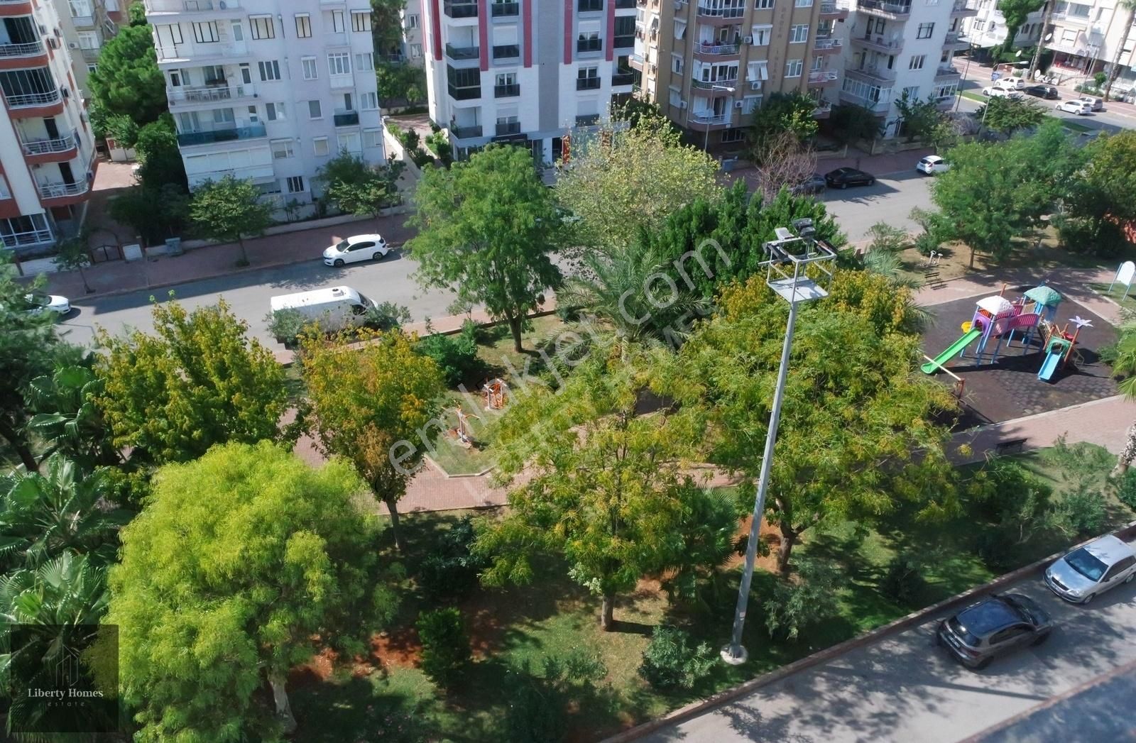 Konyaaltı Altınkum Kiralık Daire Konyaaltı Altınkum Cuma Pazarı Yakını Park Manzaralı Kombili 3+1