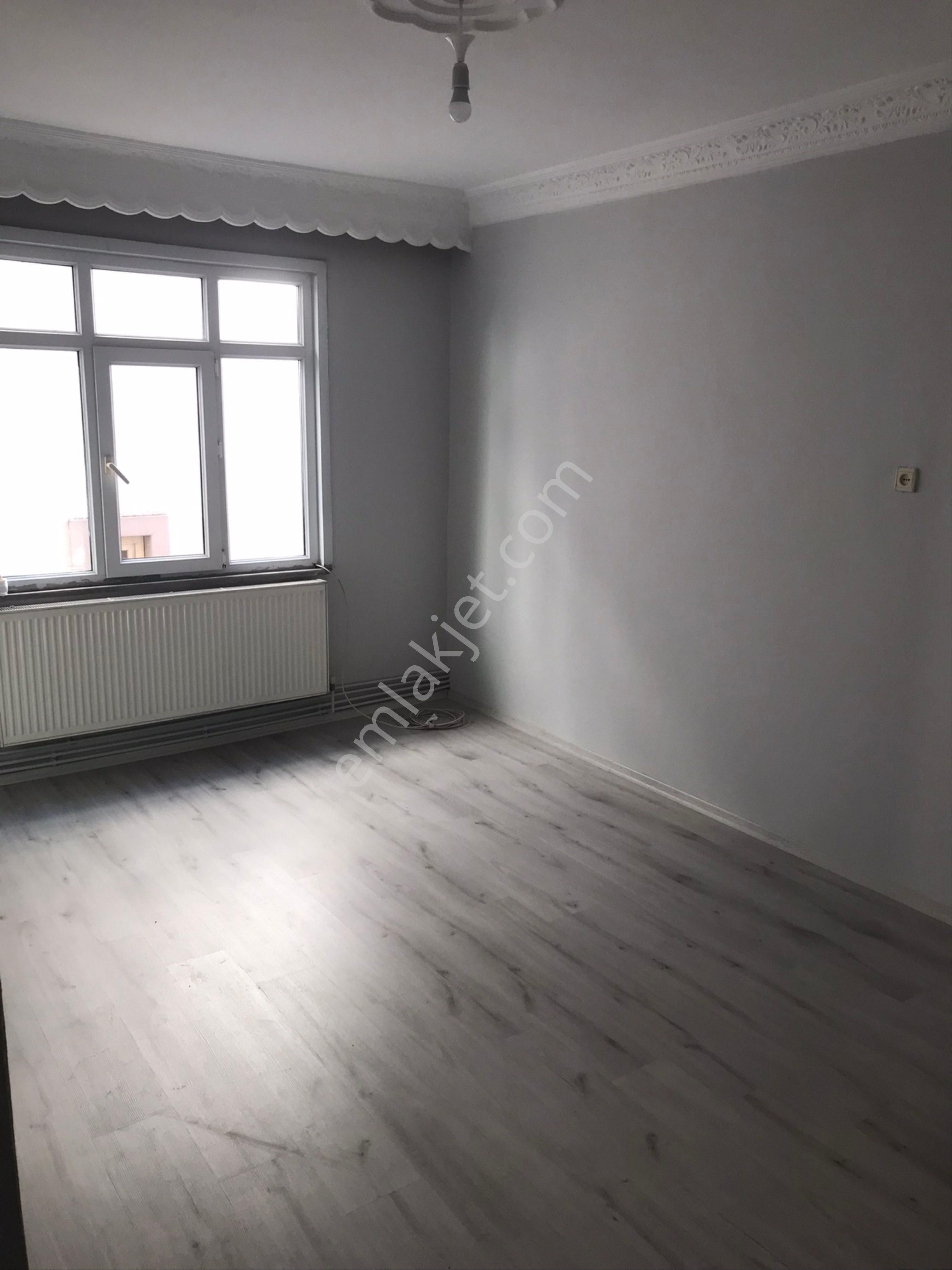 Küçükçekmece Söğütlü Çeşme Satılık Daire Aile Apartmanında 3+1