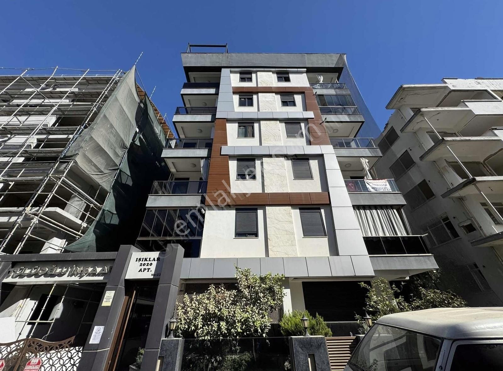 Muratpaşa Gençlik Satılık Daire Işıklarda Denize Yakın Kapalı Otoparklı 5+1 Dubleks Daire