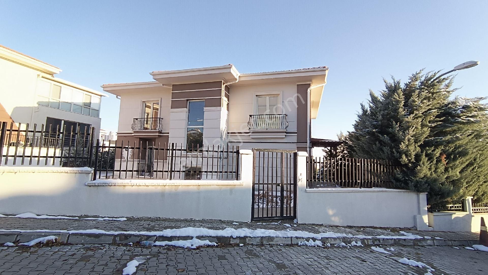 Gölbaşı Kızılcaşar Satılık Villa İncek Gökkuşağı Konaklarnda Emsalsiz 8+2 Satılık Villa