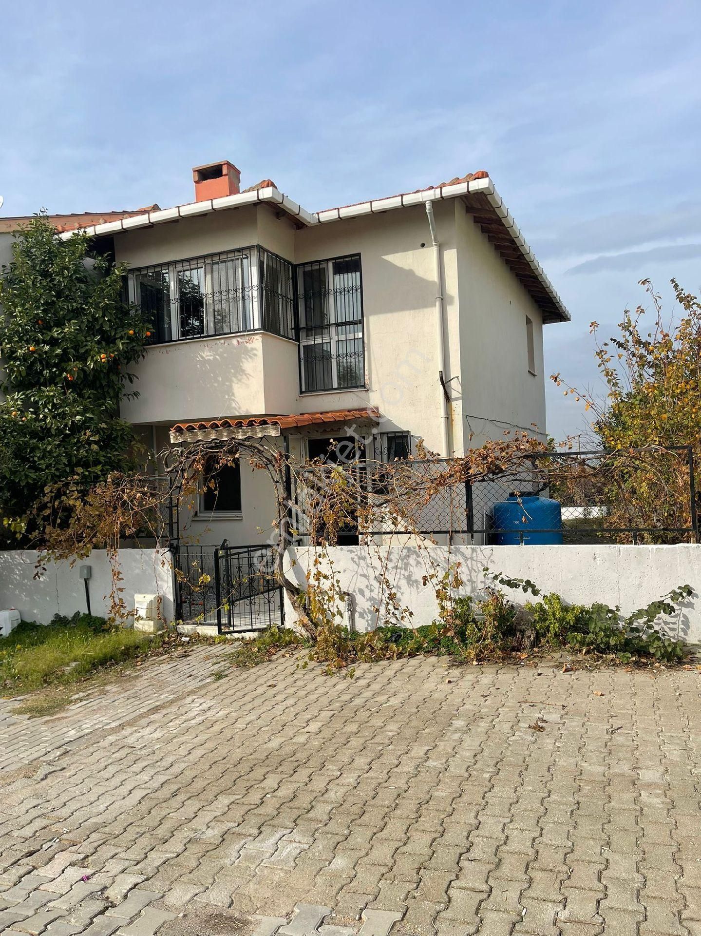 Urla Yaka Satılık Villa Urla'nın Merkezinde Satılık Villa