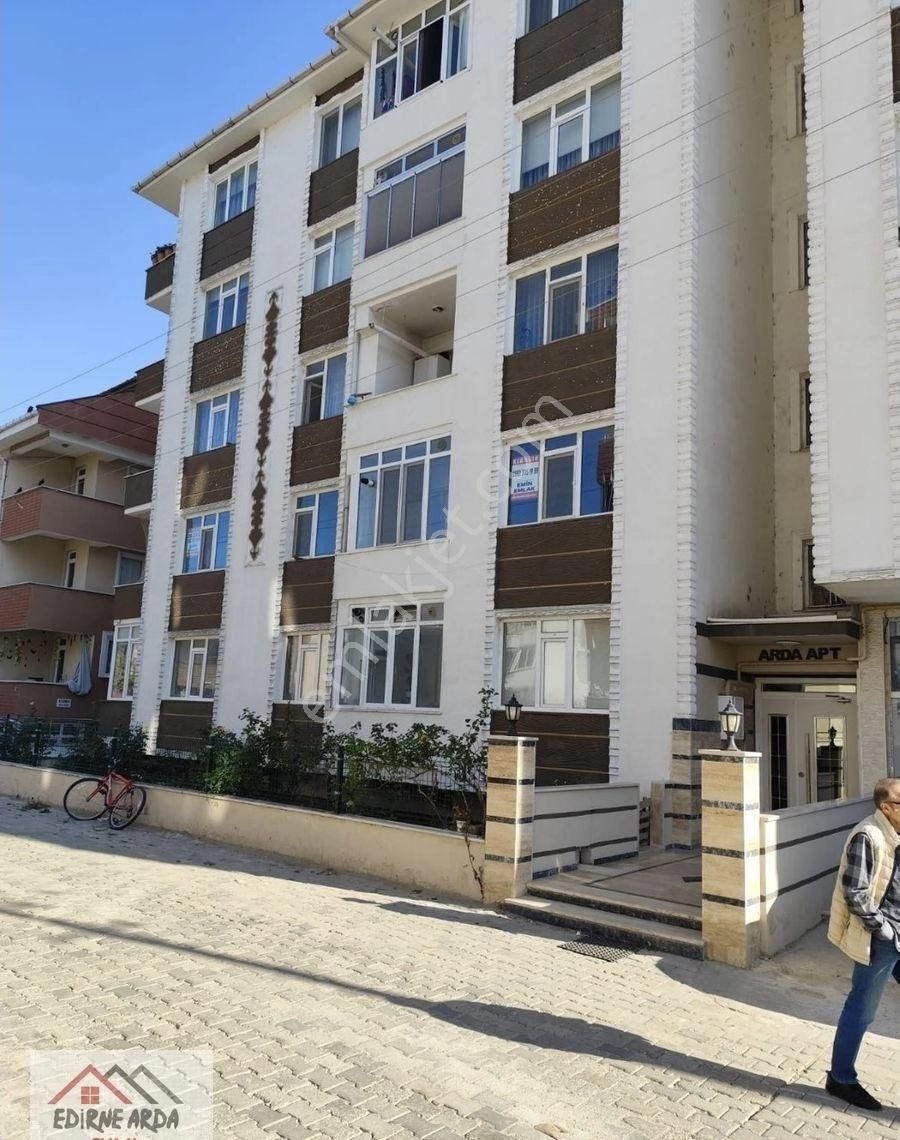 Edirne Merkez Abdurrahman Kiralık Daire Arda Emlak Ofisi'nden Erasta Avm Yakını Ara Kat Balkonlu Daire