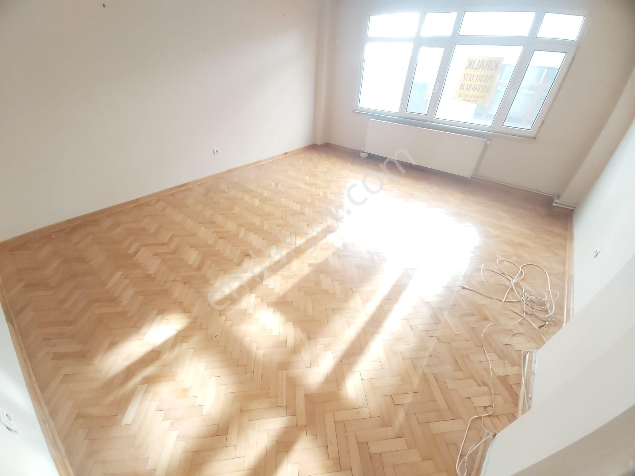 Üsküdar Sultantepe Kiralık Daire İstanbul Emlak'tan Tam Merkezde 2+1 90 M2 Kombili