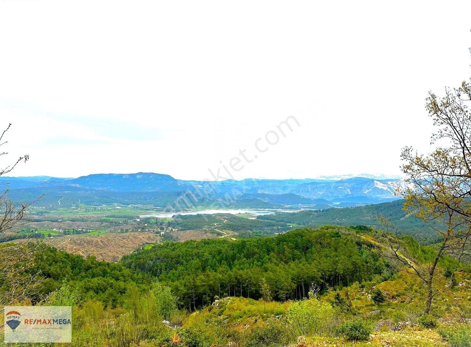 Bucak Dutalanı Köyü (Tepe Boynu) Satılık Tarla Burdur Bucak Dutalan Köyü'nde Baraj Manzaralı Tarla