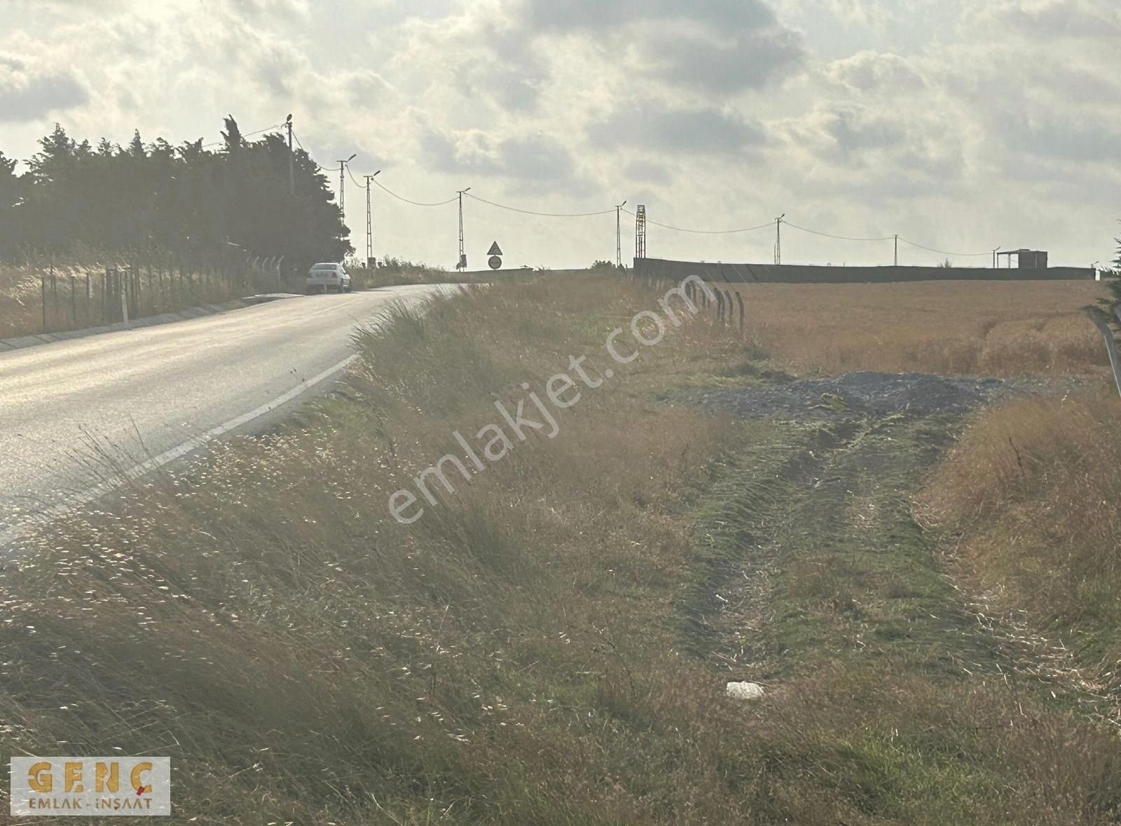 Arnavutköy Hacımaşlı Satılık Tarla Hacımaşlı'da Cadde Cephe Çevrili Yapı Kayıt Belgeli Kupon Arsa