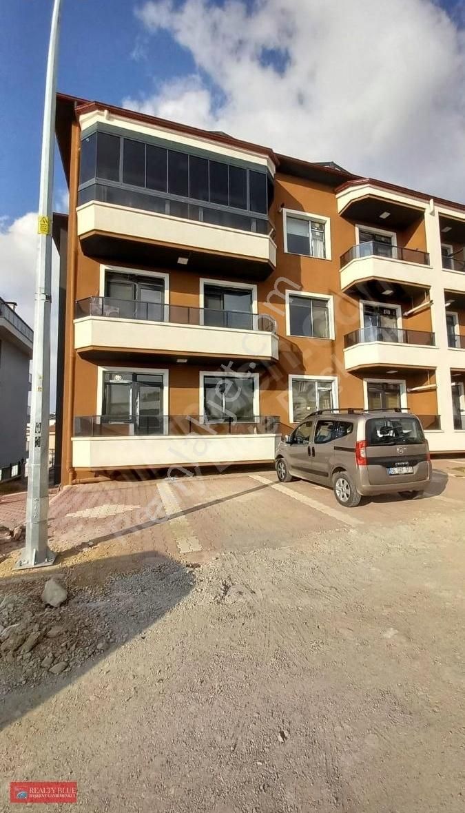 Gölbaşı İncek Kiralık Daire İncek Köyiçi Süper Konumlu Ebeveyn Banyolu Boş Daire