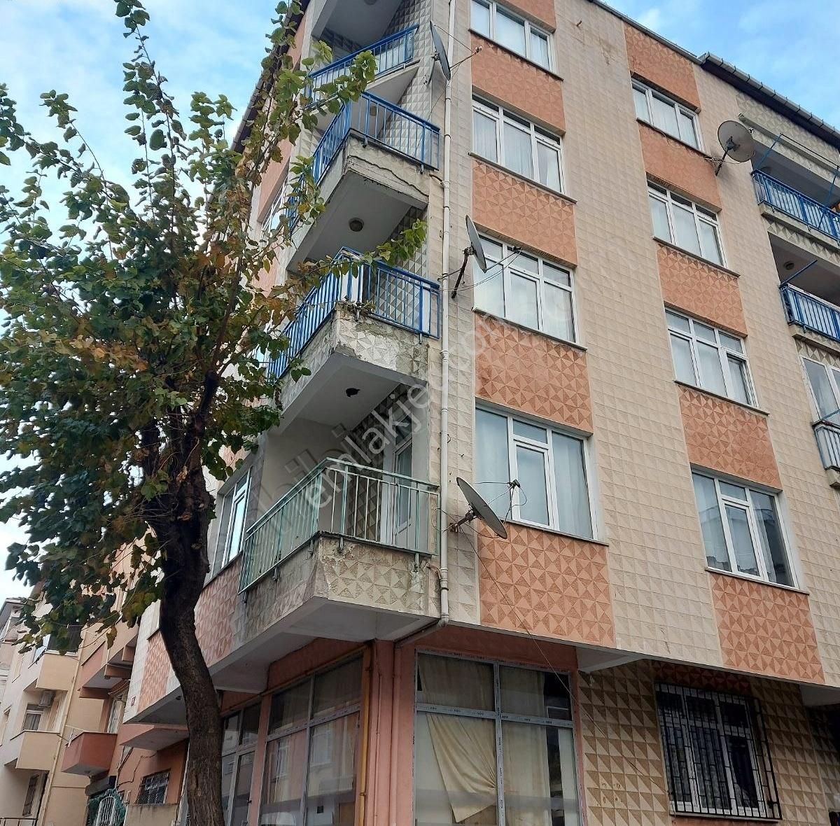 Ataşehir İçerenköy Satılık Daire Geniş Masrafsız Boş Daire