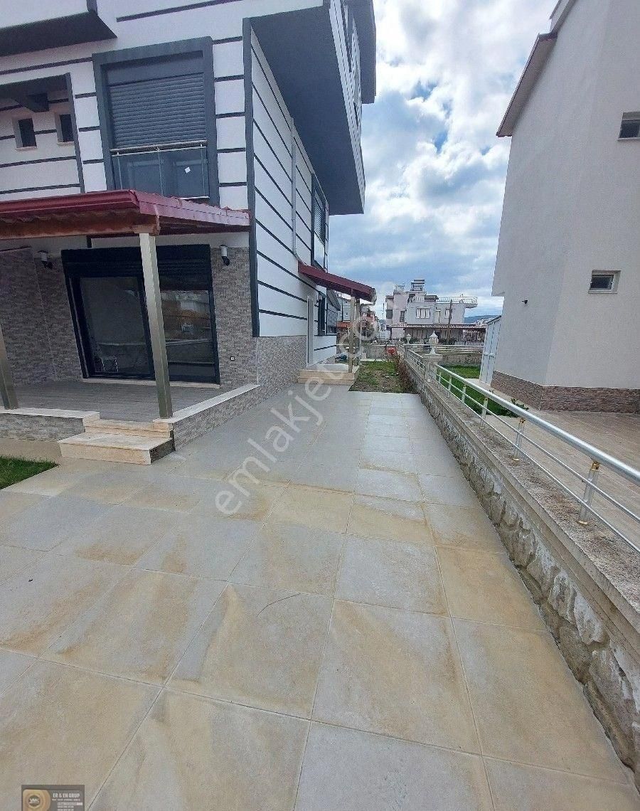 Dikili Cumhuriyet Satılık Villa İzmir Dikili Cumhuriyet Mahallesi Danıştay Çetin Emeç Mevkii 4+1 Sıfır Bahçeli Villa