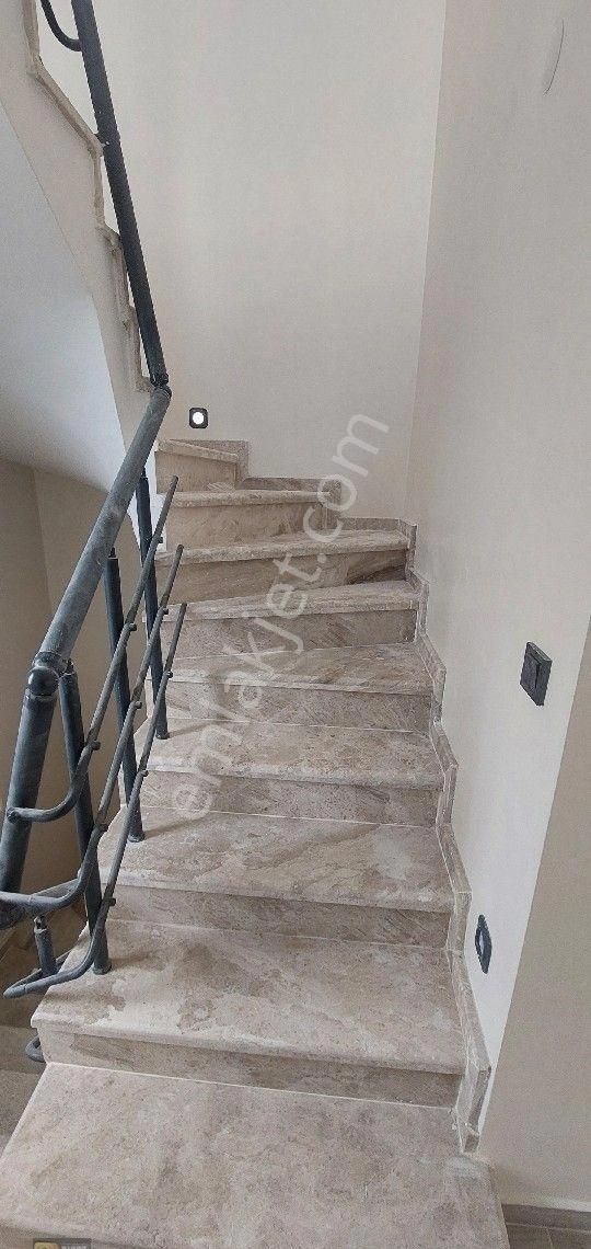 Dikili Cumhuriyet Mahallesinde Denize 50 Metre Ultralüx Otoparklı Tribleks 4+1 Villa - Görsel 14