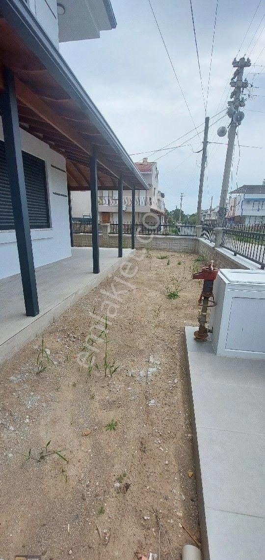 Dikili Cumhuriyet Mahallesinde Denize 50 Metre Ultralüx Otoparklı Tribleks 4+1 Villa - Görsel 22