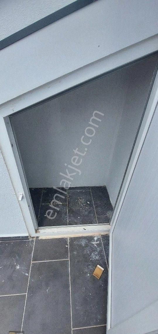 Dikili Cumhuriyet Mahallesinde Denize 50 Metre Ultralüx Otoparklı Tribleks 4+1 Villa - Görsel 19