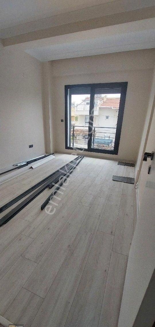 Dikili Cumhuriyet Mahallesinde Denize 50 Metre Ultralüx Otoparklı Tribleks 4+1 Villa - Görsel 13