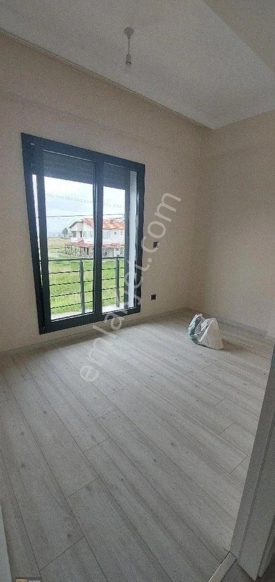 Dikili Cumhuriyet Mahallesinde Denize 50 Metre Ultralüx Otoparklı Tribleks 4+1 Villa - Görsel 11