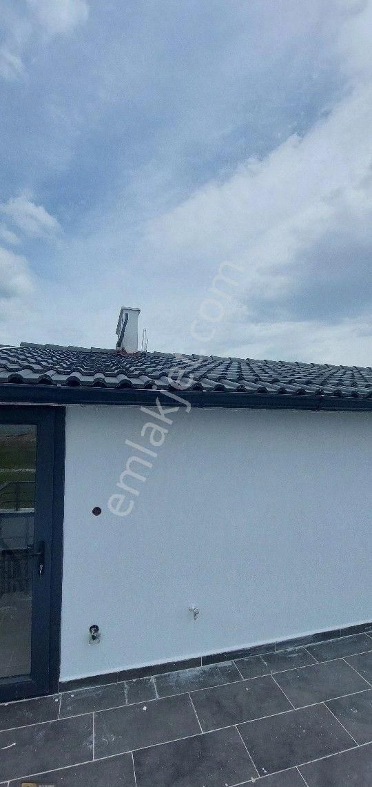 Dikili Cumhuriyet Mahallesinde Denize 50 Metre Ultralüx Otoparklı Tribleks 4+1 Villa - Görsel 23