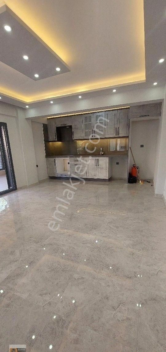 Dikili Cumhuriyet Mahallesinde Denize 100 Metre Uzaklıkta 6+1 Ebebeyn Banyolu Lüx Villa - Görsel 16