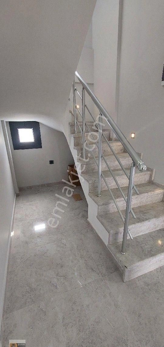 Dikili Cumhuriyet Mahallesinde Denize 100 Metre Uzaklıkta 6+1 Ebebeyn Banyolu Lüx Villa - Görsel 28