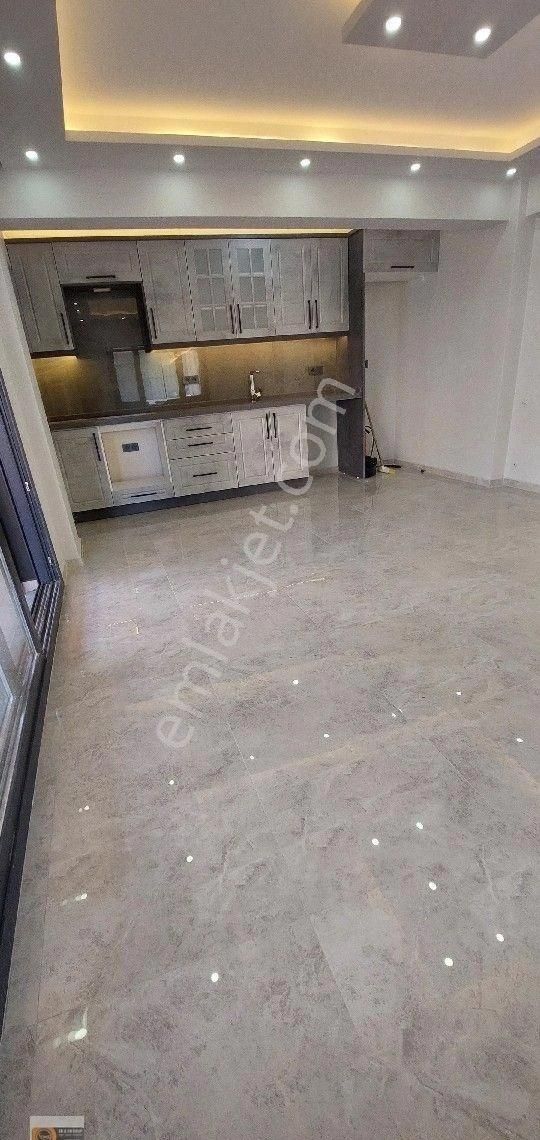 Dikili Cumhuriyet Mahallesinde Denize 100 Metre Uzaklıkta 6+1 Ebebeyn Banyolu Lüx Villa - Görsel 22